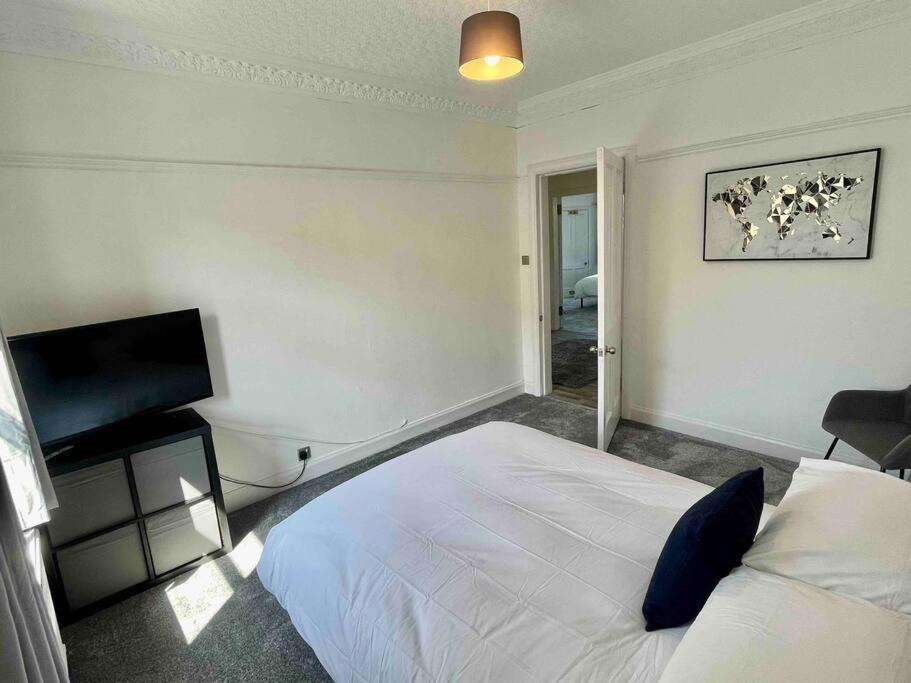 Large 2 Bed Near Glasgow Airport Paisley Exterior foto